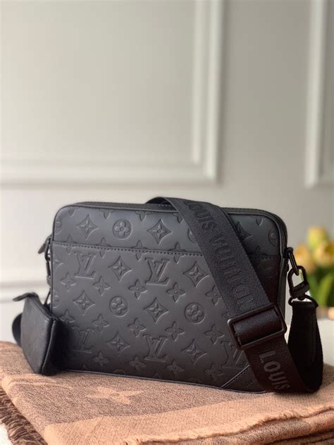 louis vuitton duo messenger.